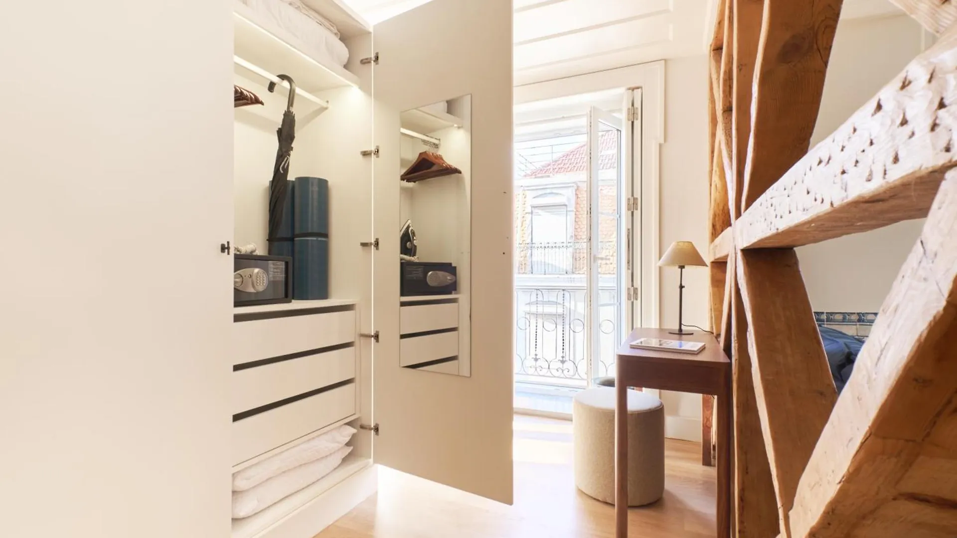 Ando Living - Santa Justa 79 House Apartment Lisbon