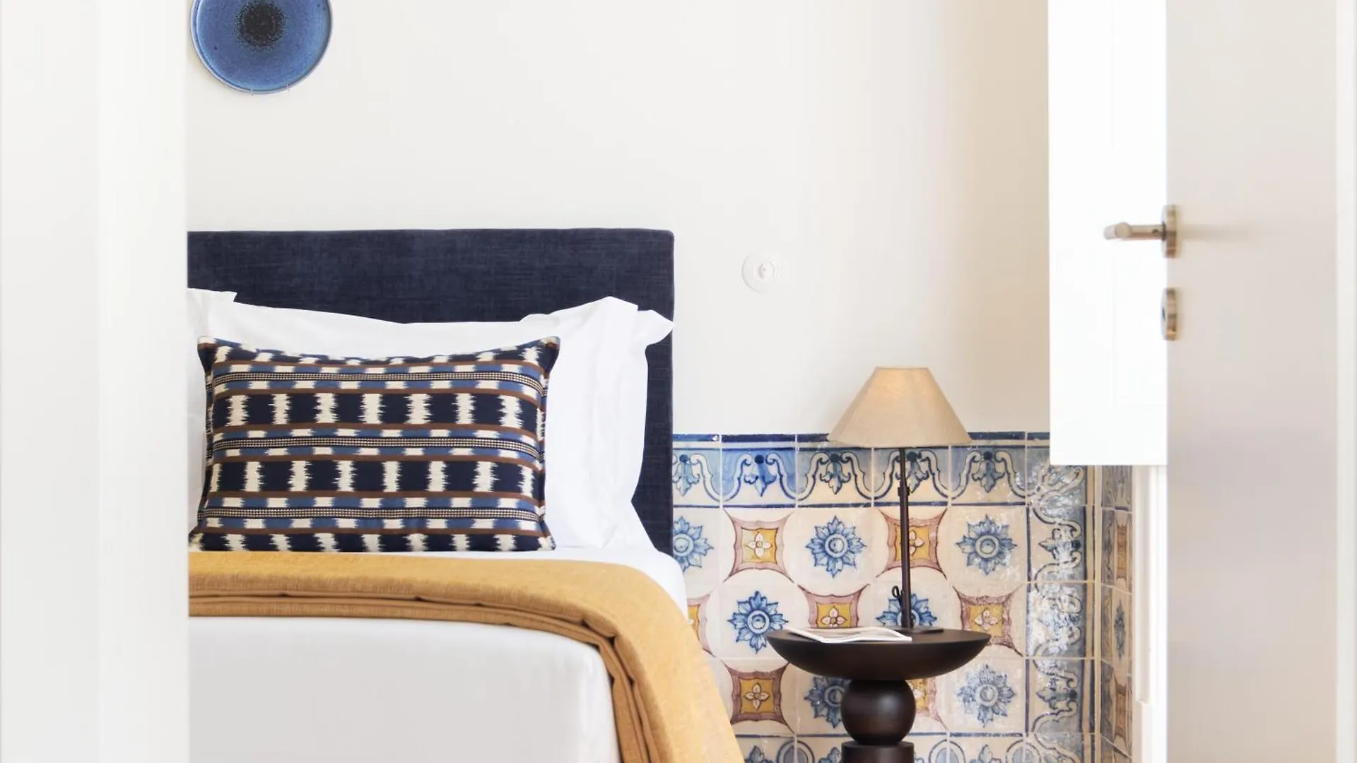 Ando Living - Santa Justa 79 House Apartment Lisbon