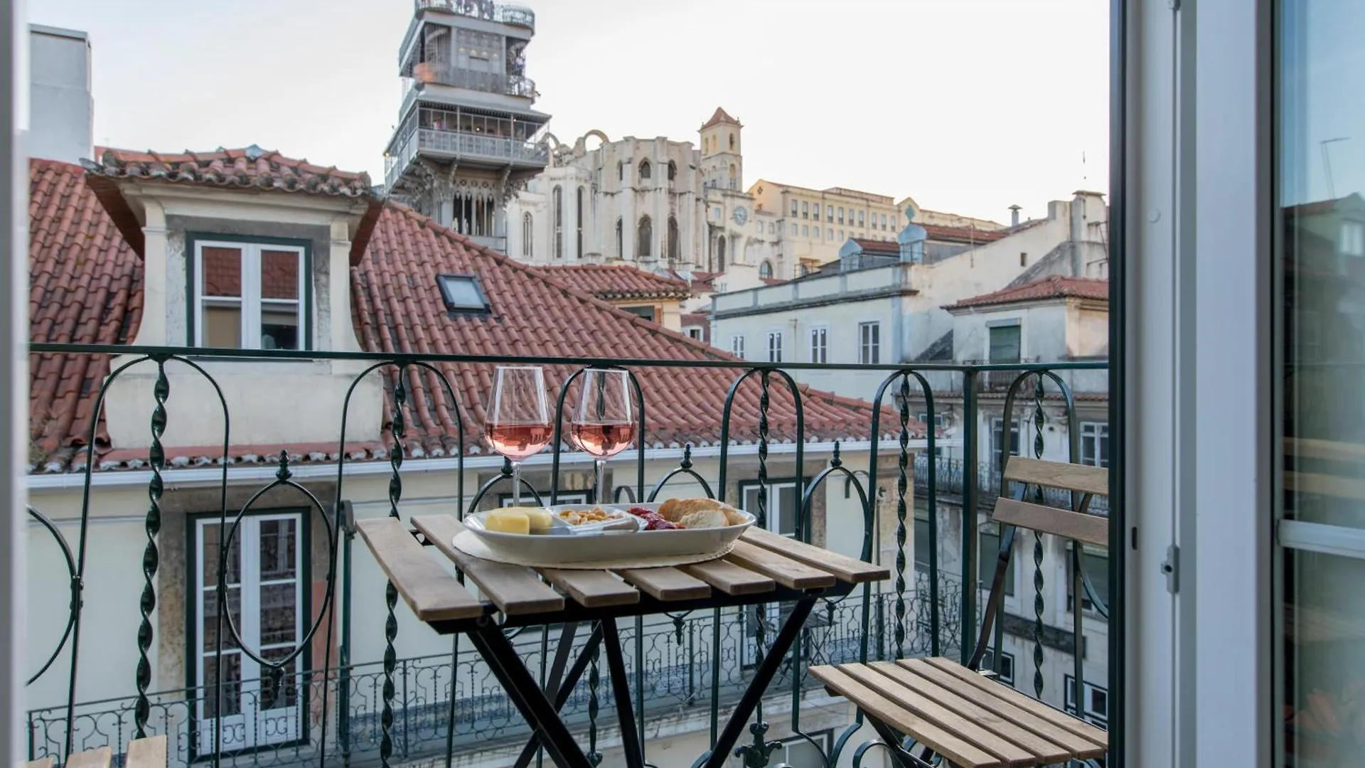 Ando Living - Santa Justa 79 House Apartment Lisbon Portugal